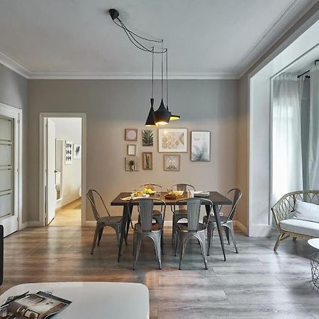 Magnificent 4 Bedroom Apartment In Eixample バルセロナ エクステリア 写真