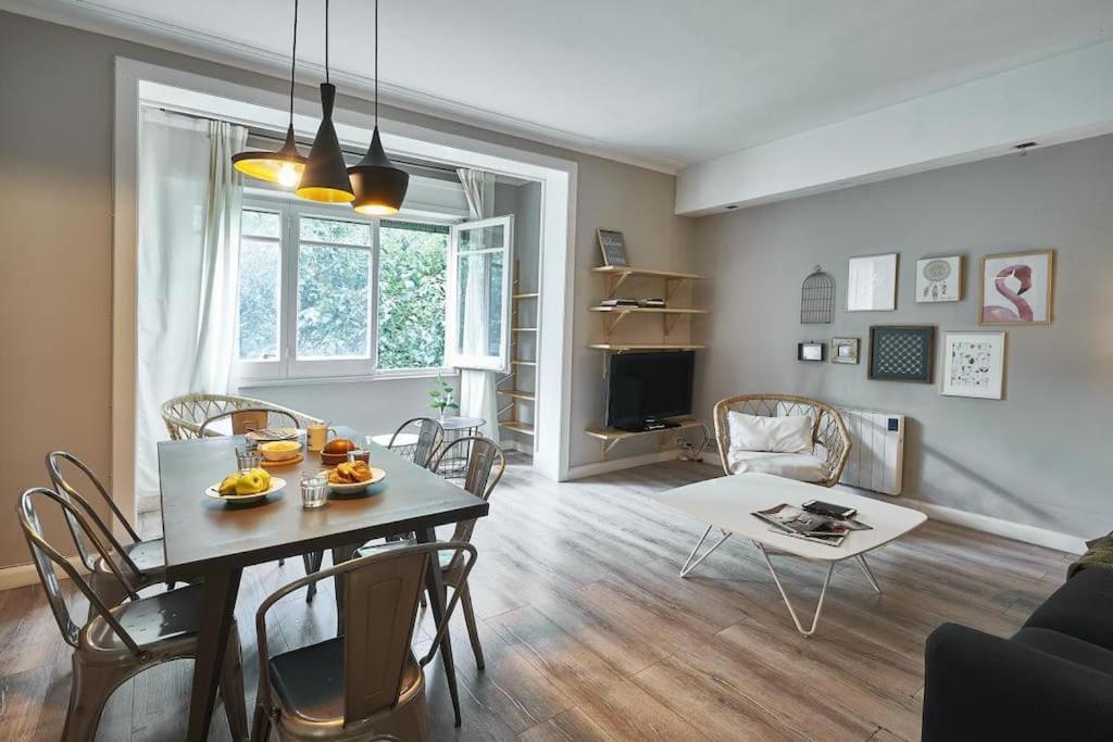 Magnificent 4 Bedroom Apartment In Eixample バルセロナ エクステリア 写真