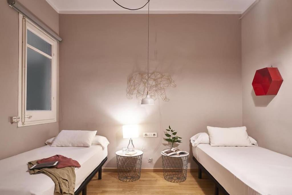 Magnificent 4 Bedroom Apartment In Eixample バルセロナ エクステリア 写真