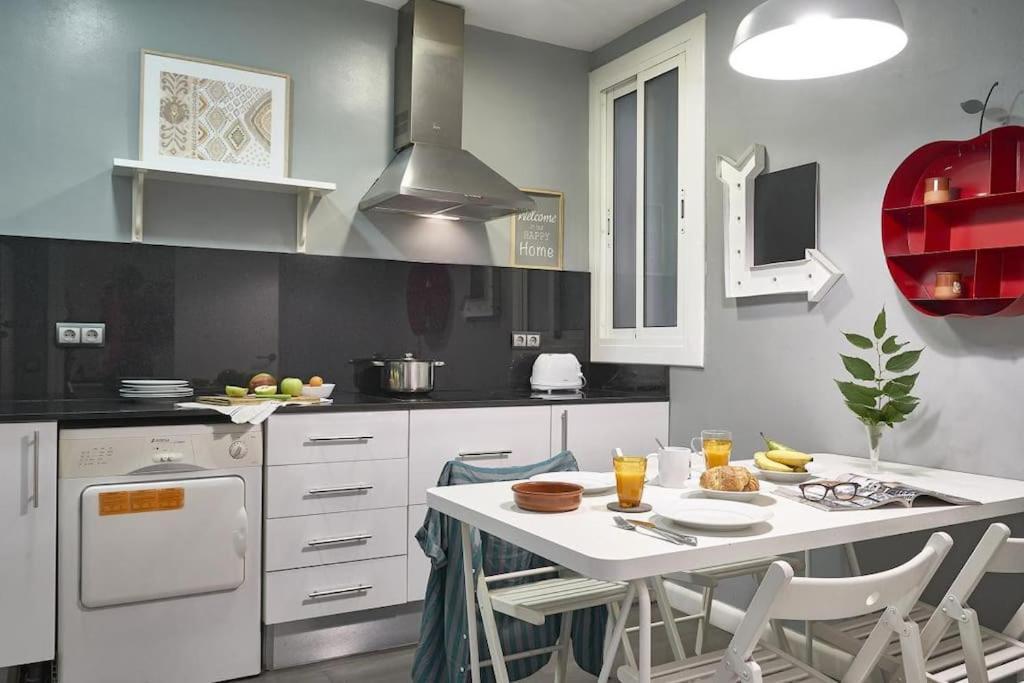 Magnificent 4 Bedroom Apartment In Eixample バルセロナ エクステリア 写真